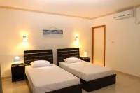 FOREST LODGE GUEST HOUSE - parking