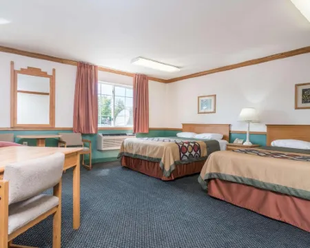 Super 8 by Wyndham Sheldon Hotels in Sheldon