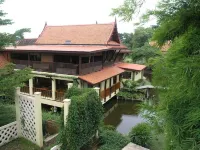 Luang Chumni Village Hotels near Muslim district