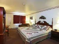 Amish Country Motel - parking