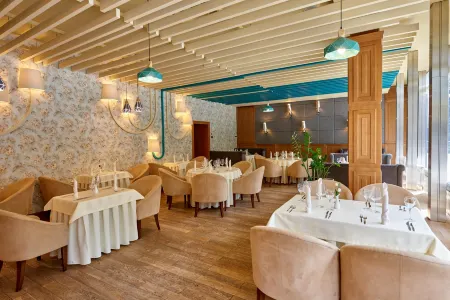 Vostok (Восток) Отели рядом с достопримечательностью «Памятник бездомной собаке»