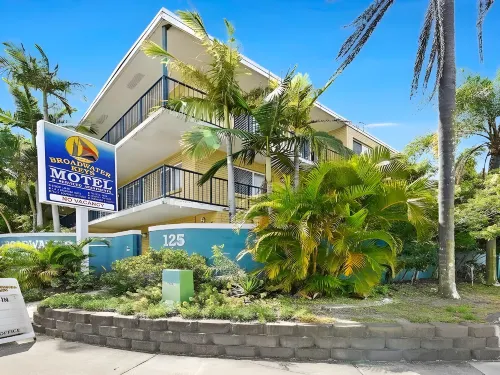 Broadwater Keys Holiday Apartments Hotels in Labrador