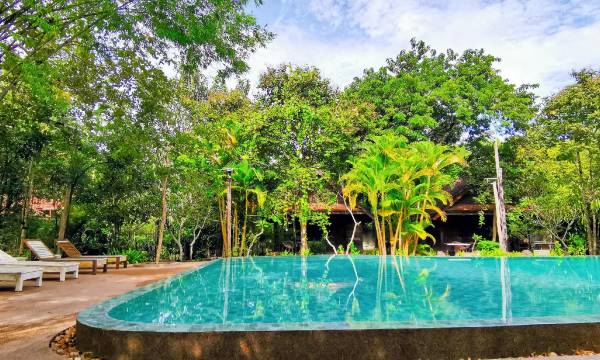 Palm Village Resort & Spa