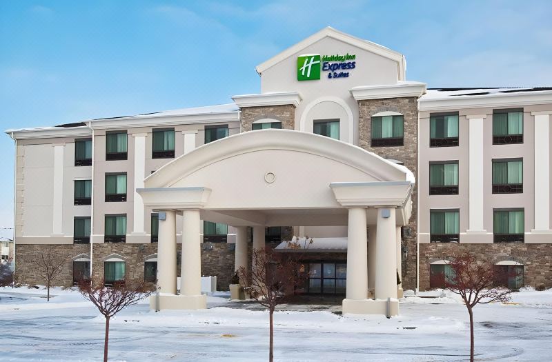 Holiday Inn Express & Suites Bismarck by IHG