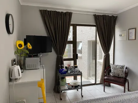 AfricaLove Guest Condo Отели в г. Gonubie