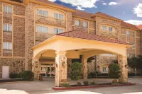 Baymont Inn & Suites by Wyndham Dallas South-DeSoto Hotels near Rainbow Shops