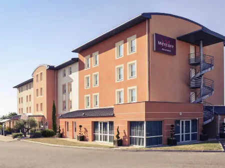 Hôtel Mercure Lyon Est Chaponnay Отели в г. Сен-Симфорьен-д'Озон