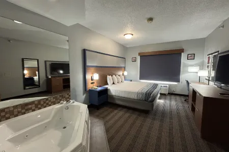 AmericInn by Wyndham Galesburg