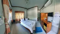 Beyond Pub, Guest​ House & Hotel - С баром