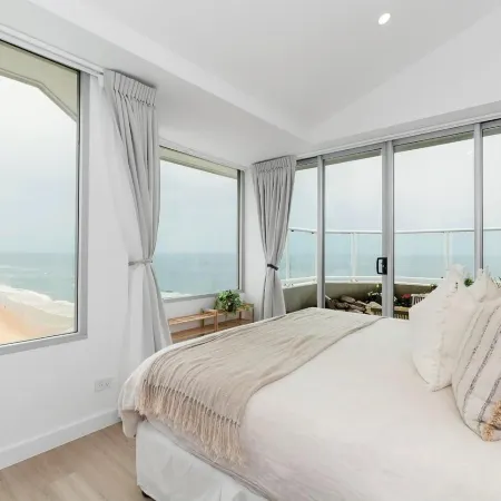 Golden Sands on the Beach - Absolute Beachfront Apartments