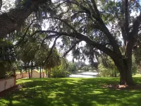 智選假日套房飯店村