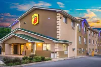 Super 8 by Wyndham Harrisonburg Hotel di Ashby