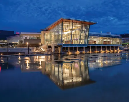 Holiday Inn & Suites Charleston West Отели в г. Данбар