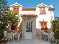 Apartments Longo Hotels in Supetar
