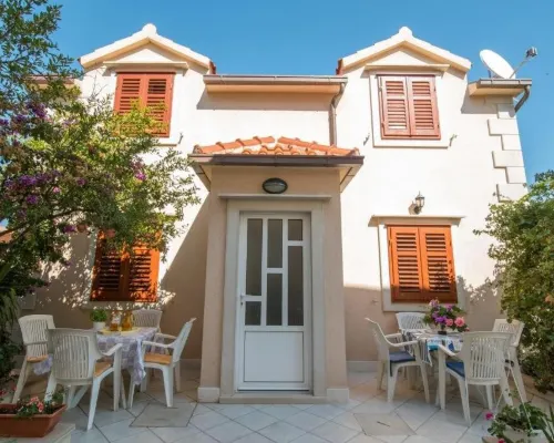 Apartments Longo Hotels in Supetar
