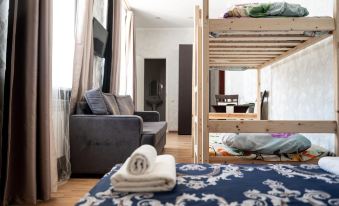 Lucky-House Guest House