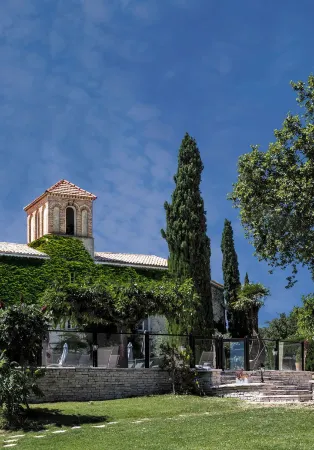 Le Domaine du Colombier Отели в г. Шатонёф-дю-Рон