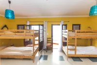 Ericeira Chill Hill Hostel & Private Rooms - Peach Garden