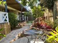 Yebo Boutique Guesthouse Hotels near Koop Sentrum