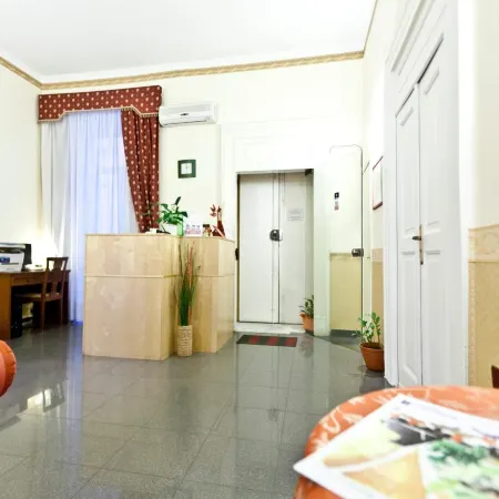 B&B MediNaples Отели рядом с достопримечательностью «Порт Моло-Беверелло»