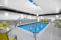 Hampton Inn & Suites Raleigh Downtown - Pools