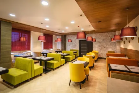 Авитель Отели рядом с достопримечательностью «Собор Александра Невского»