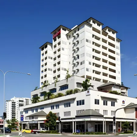 Cairns Central Plaza Apartment Hotel Official Отели рядом с достопримечательностью «Graft "N" Arts»