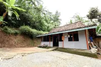 Iran Homestay Hotels in Kokap