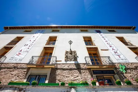 Posada Hoyos de Iregua Отели в г. Лумбрерас