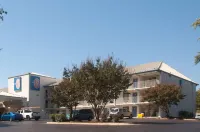 Motel 6 Raleigh, NC Cary