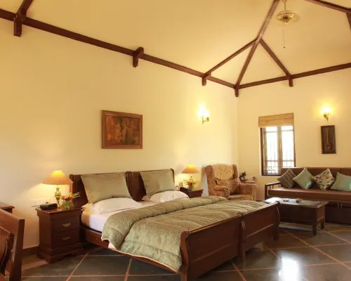 Irai Safari Retreat Hotels in Chandrapur District