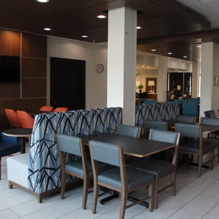 Holiday Inn Express & Suites SAN MARCOS SOUTH by IHG