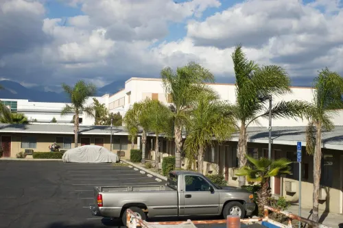 Sands Motel by Ontario Airport & Toyota Arena - 2-stjärniga