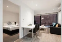 RNR Serviced Apartments North Melbourne - parking