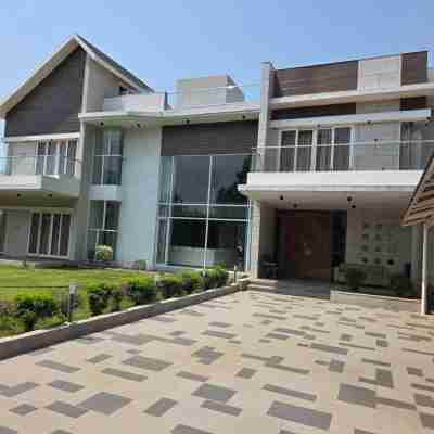 U Rivergate Karjat Hotel Exterior