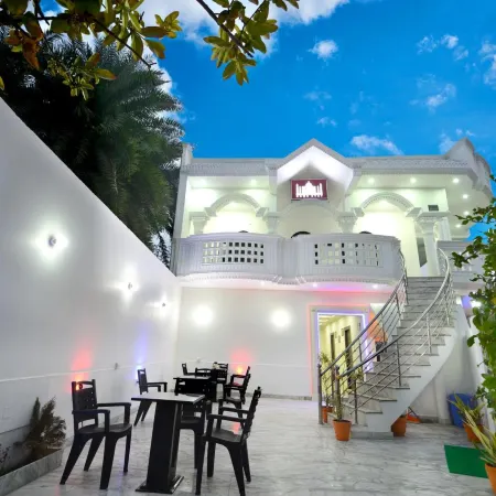 Taj Square A luxurious homestay