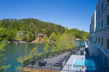 Fairfield Inn & Suites Seneca Clemson Univ Area Отели рядом с достопримечательностью «Парк округа Юг Ков»