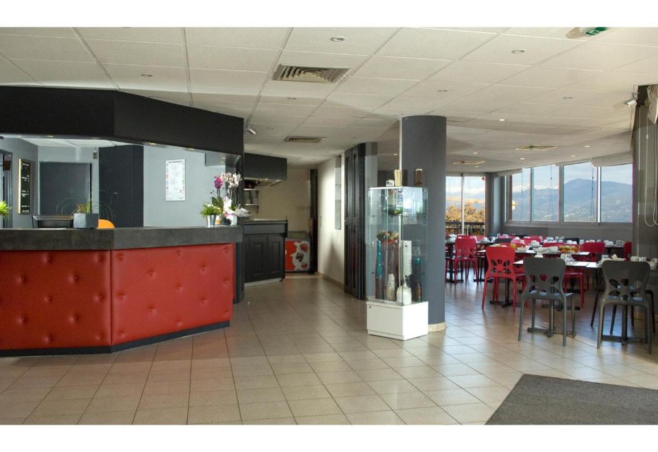 Hotel du Baou Over view