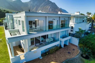 Hermanus Beachfront Lodge - Solar Power Hotels in Voelklip