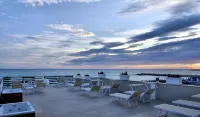 Hotel Cecina Beach فنادق في Cecina
