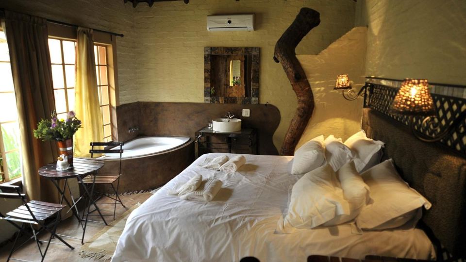 African Silhouette Guesthouse 18 Min from Airport Shuttle Included