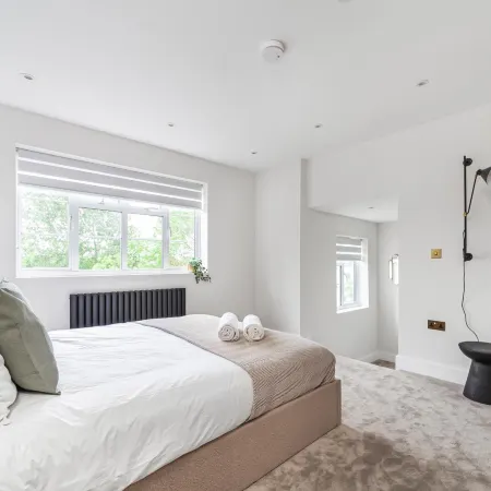 Arte Stays - Serviced Apartments for Leisure and Business - Private Parking - Wembley