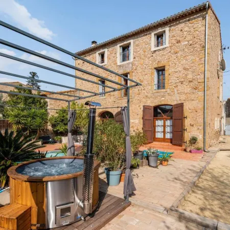Maison DIX Hotels in Herault