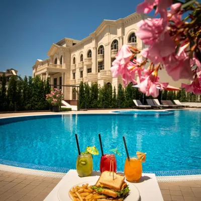 Zarafshon Parkside Hotels near Rukhobod Mausoleum