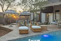 Safari Moon Luxury Bush Lodge - 5-Star