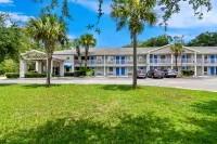 Travelodge Suites by Wyndham MacClenny/I-10 Hotels in Macclenny