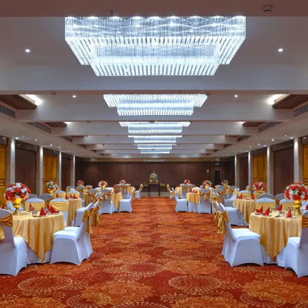 Royale Sarovar Portico Agra