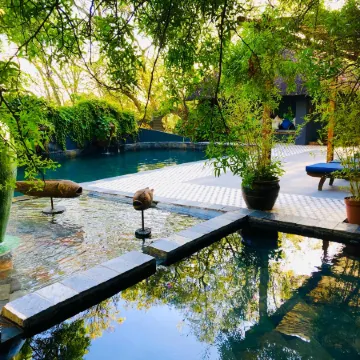 Shangri-La Country Hotel & Spa