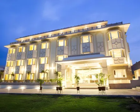 KK ロイヤル ホテル & コンベンション センター アマーのホテル