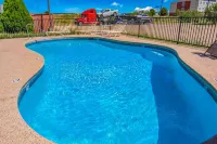 이코노 로지 인 & 스위트 스위트워터